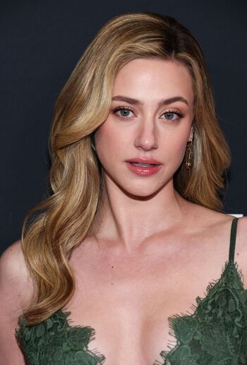 Lili Reinhart